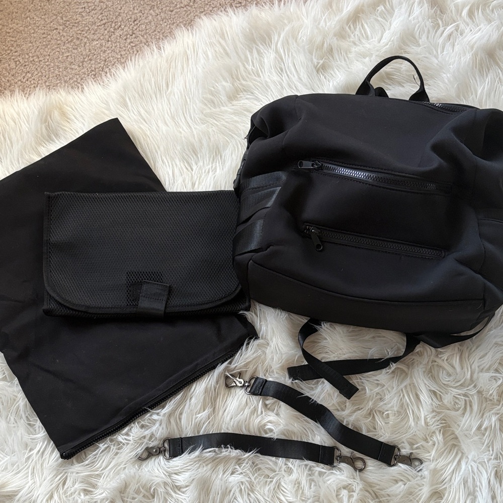 The best diaper bag! Neoprene black! Like new